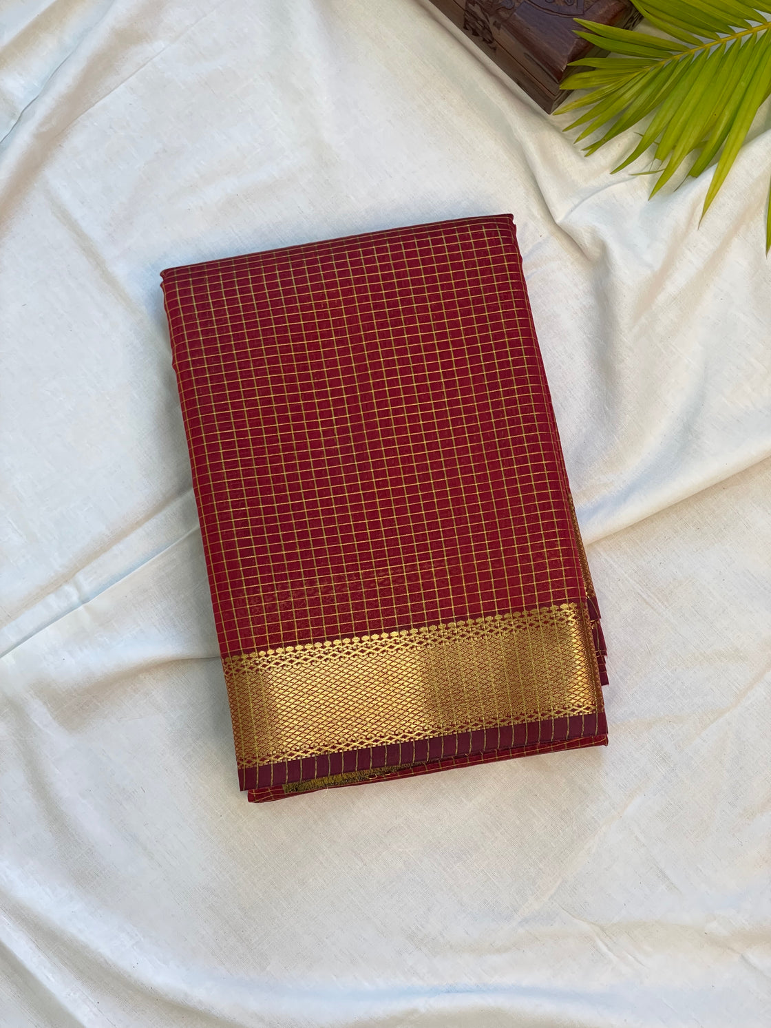 Eterna Classic Maroon Checks Saree – Gold Zari Border Elegance