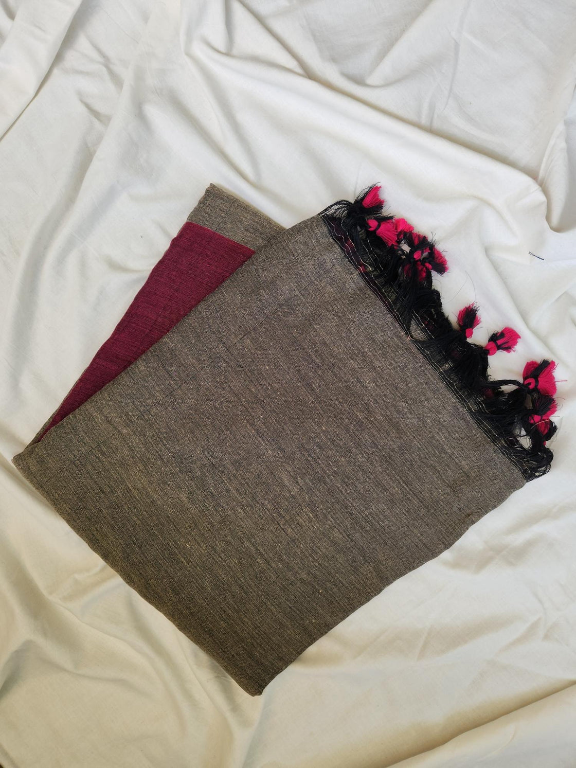 Eterna Dual Shade Handloom Saree – Ash Grey & Wine Pink with Contrast Tassels